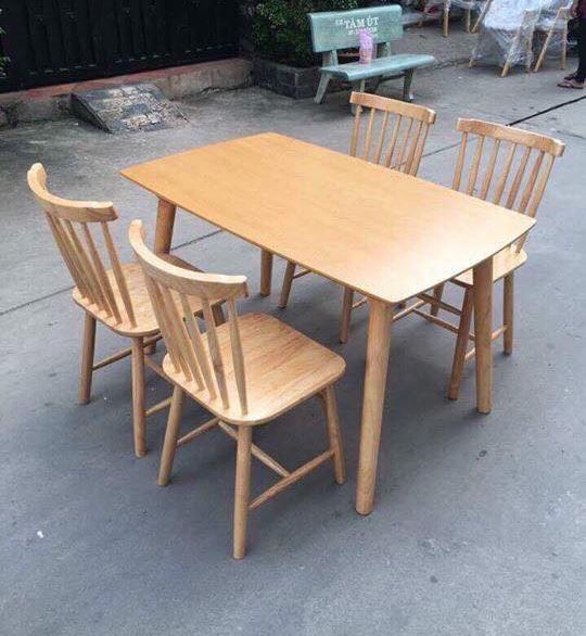 Bộ bàn ăn mặt gỗ + ghế Pinnstol điệu đà, bắt mắt