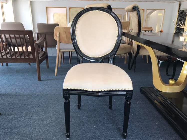 Ghế Louis được thiết kế nhỏ gọn tinh tế phù hợp với nhiều không gian phòng bếp, nhà ăn, nhà hàng.