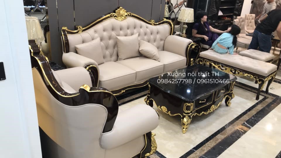 Bộ sofa tân cổ điển sang trọng đặt vào không gian nhà khách thể hiện đẳng cấp gia chủ